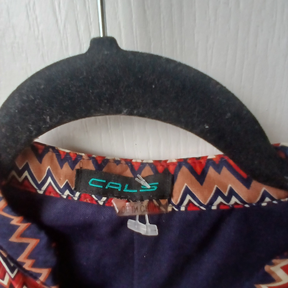 3$15 Vintage Chevron Patterned Tunic Top - Picture 3 of 4